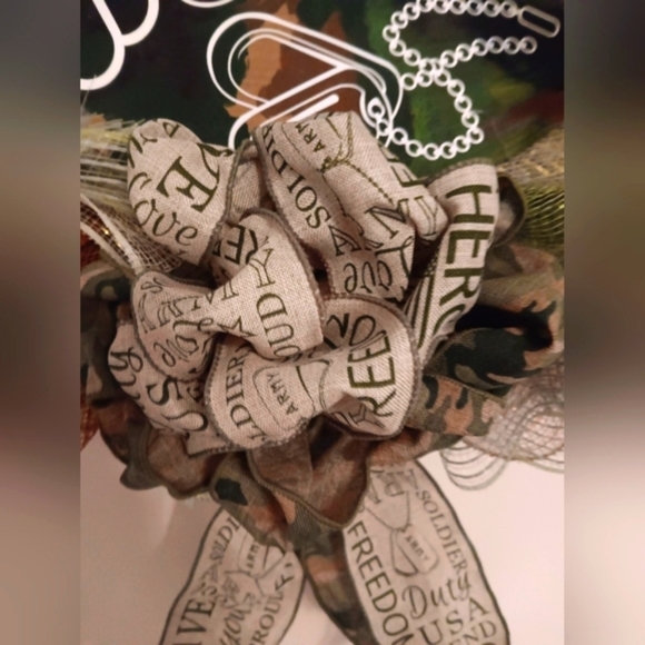 Handcrafted Proud Army Family Decorative Patriotic Home Décor Item - Picture 4 of 7